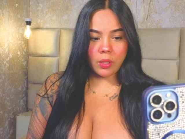 EmilyQueen3xx webcam