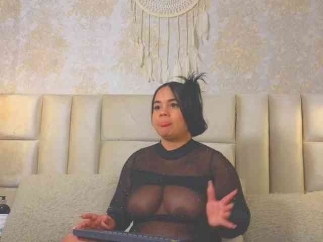 EmilyQueen3xx webcam