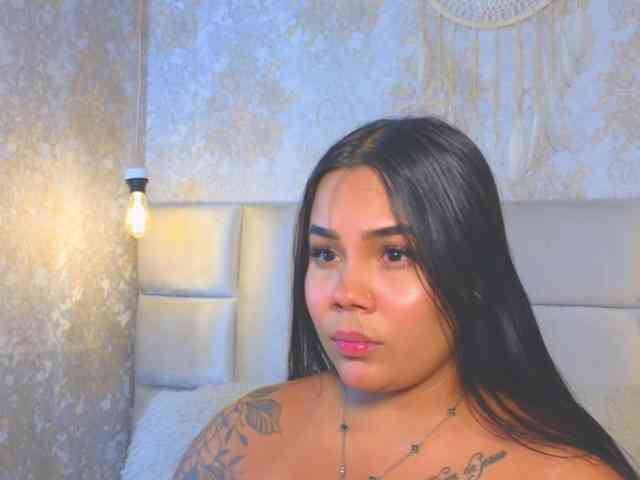 EmilyQueen3xx webcam