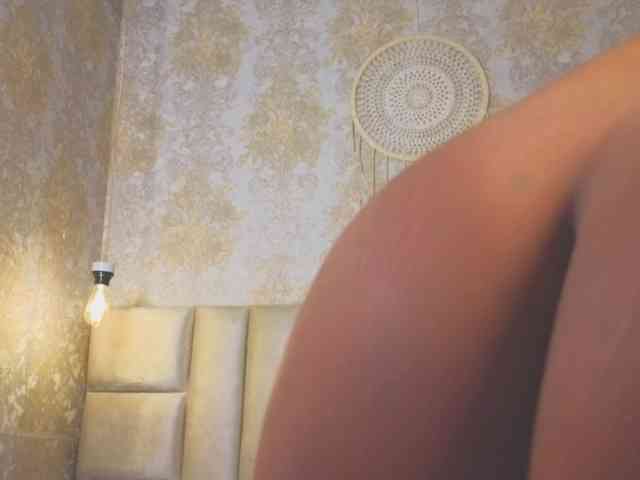 EmilyQueen3xx webcam