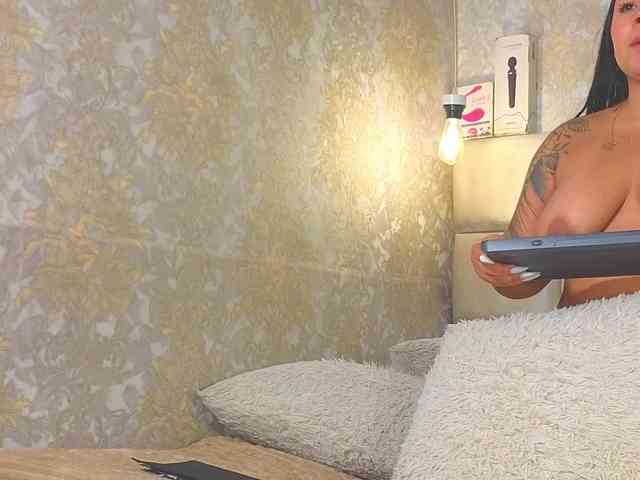 EmilyQueen3xx webcam