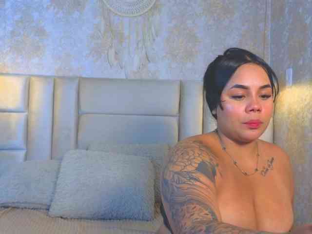 EmilyQueen3xx webcam