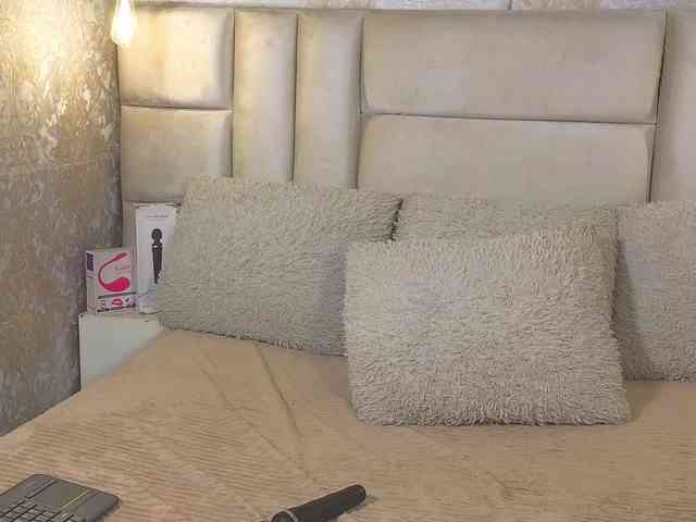 EmilyQueen3xx webcam