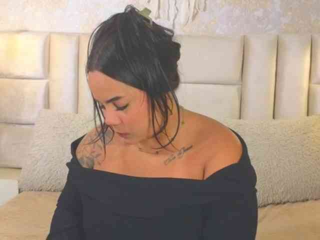 EmilyQueen3xx webcam