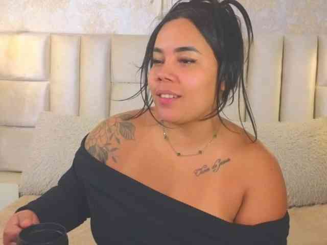 EmilyQueen3xx webcam