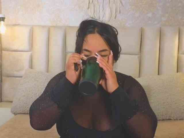EmilyQueen3xx webcam