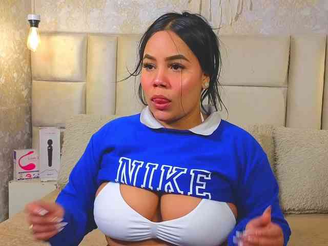 EmilyQueen3xx webcam