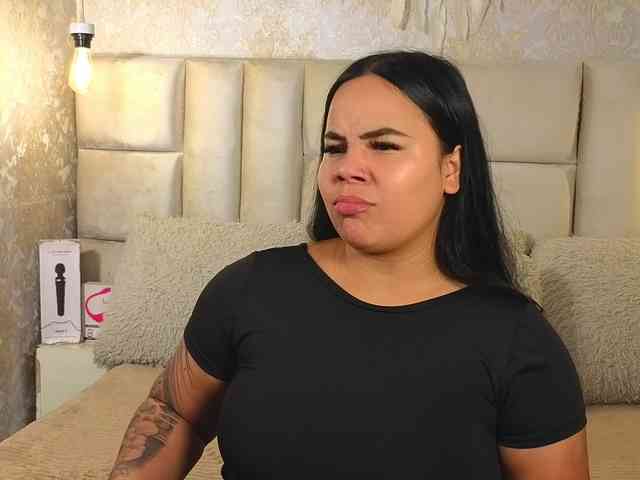 EmilyQueen3xx webcam
