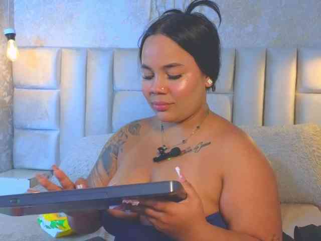 EmilyQueen3xx webcam