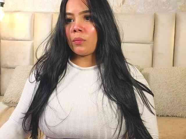 EmilyQueen3xx webcam