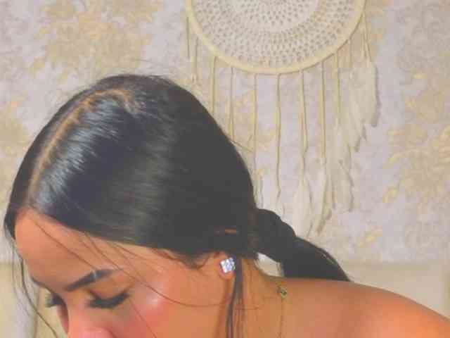 EmilyQueen3xx webcam