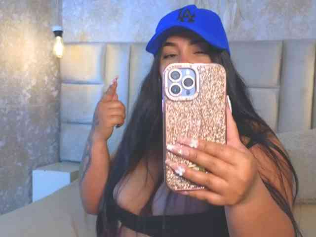 EmilyQueen3xx webcam