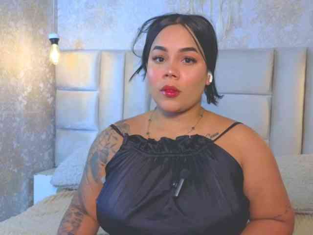 EmilyQueen3xx webcam
