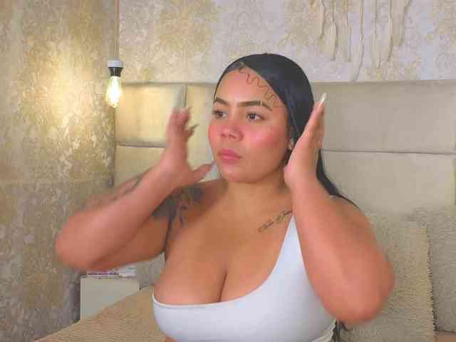 EmilyQueen3xx webcam