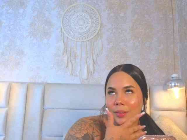 EmilyQueen3xx webcam