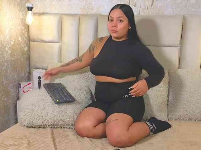 EmilyQueen3xx webcam