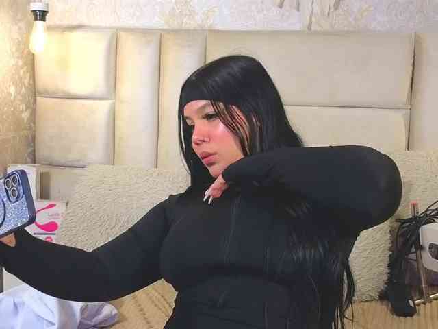 EmilyQueen3xx webcam
