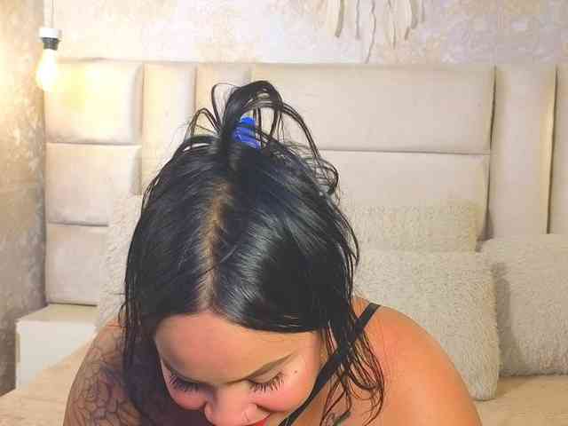 EmilyQueen3xx webcam