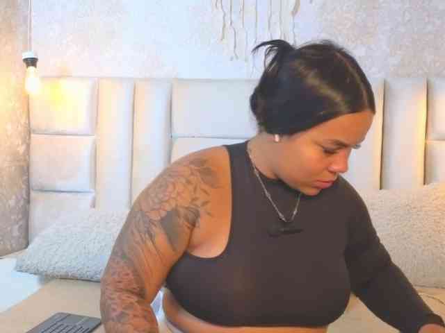 EmilyQueen3xx webcam