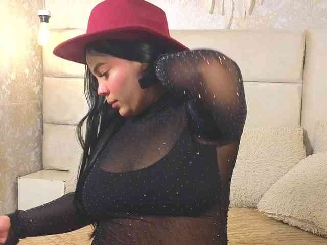 EmilyQueen3xx webcam