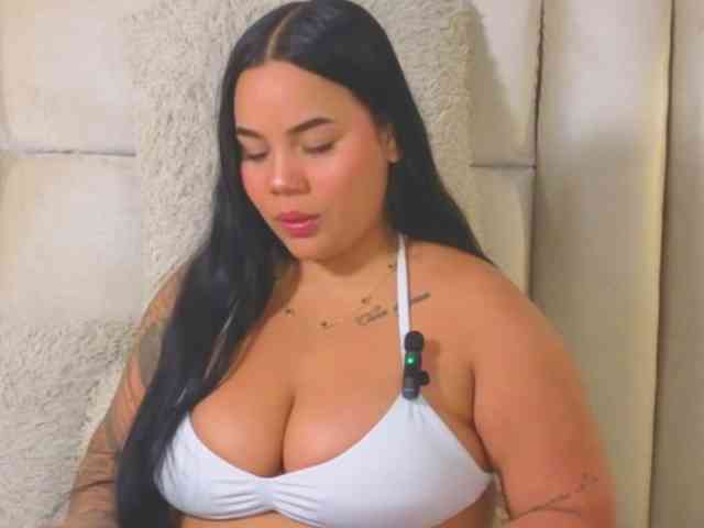 EmilyQueen3xx webcam
