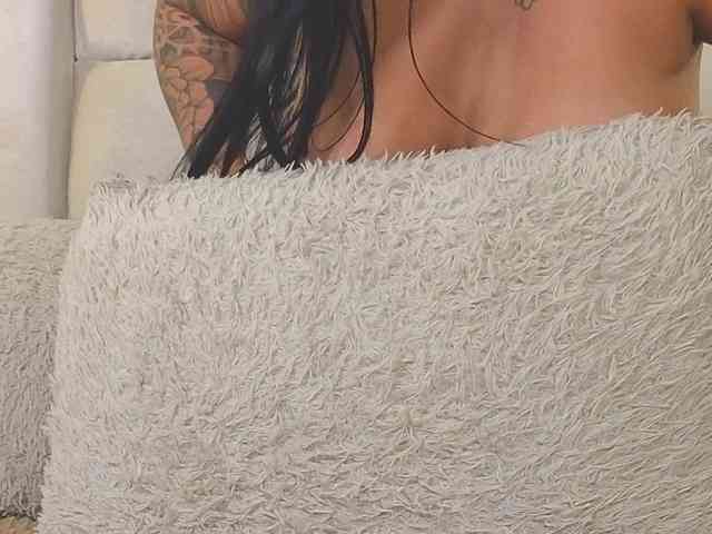 EmilyQueen3xx webcam