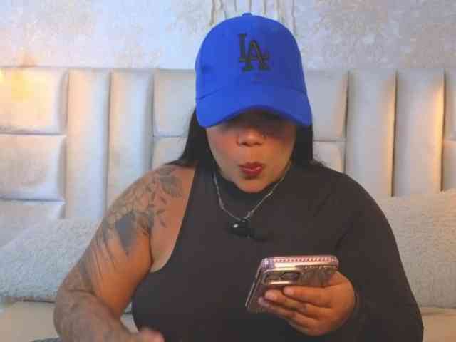 EmilyQueen3xx webcam