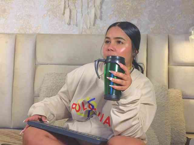 EmilyQueen3xx webcam