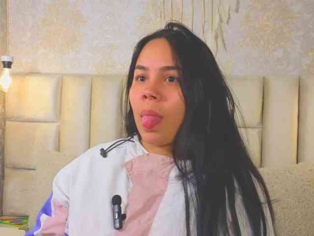 EmilyQueen3xx webcam