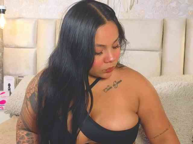 EmilyQueen3xx webcam