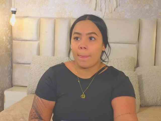 EmilyQueen3xx webcam