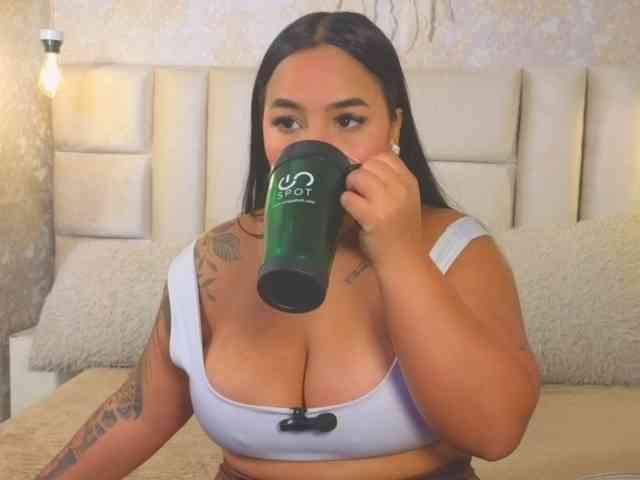 EmilyQueen3xx webcam