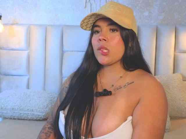 EmilyQueen3xx webcam