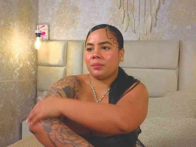 EmilyQueen3xx webcam