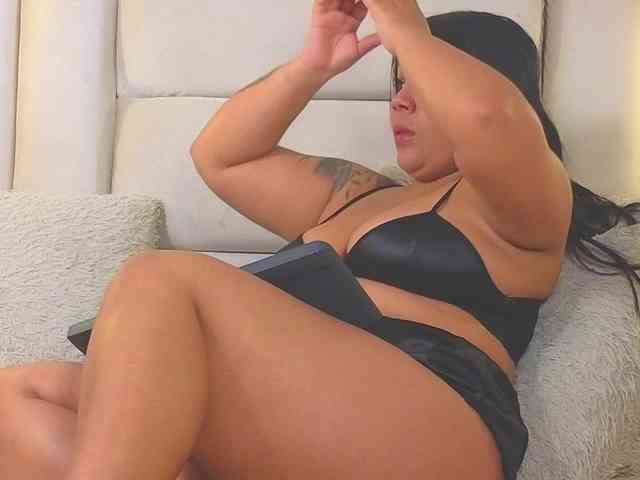 EmilyQueen3xx webcam