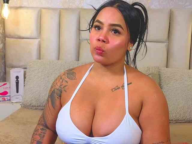 EmilyQueen3xx webcam