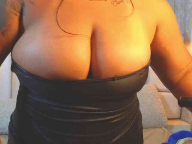 EmilyQueen3xx webcam
