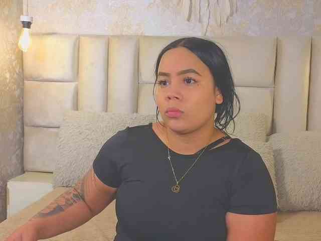EmilyQueen3xx webcam