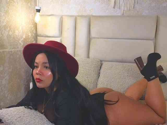 EmilyQueen3xx webcam