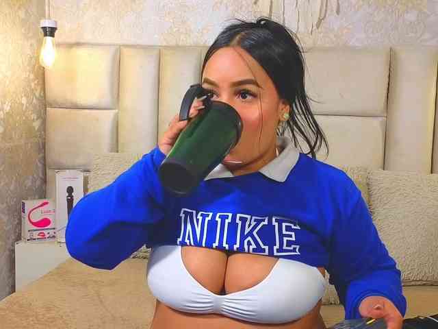 EmilyQueen3xx webcam