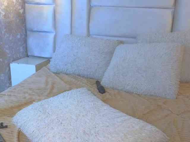 EmilyQueen3xx webcam