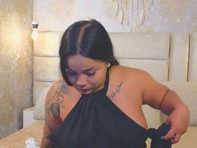 EmilyQueen3xx webcam