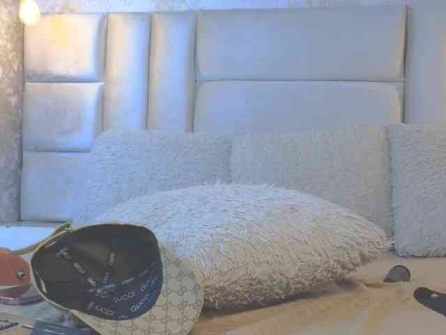 EmilyQueen3xx webcam