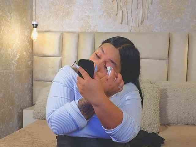 EmilyQueen3xx webcam