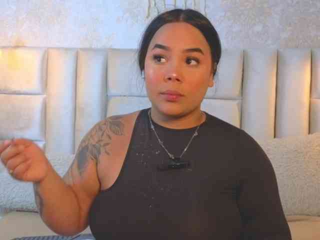 EmilyQueen3xx webcam