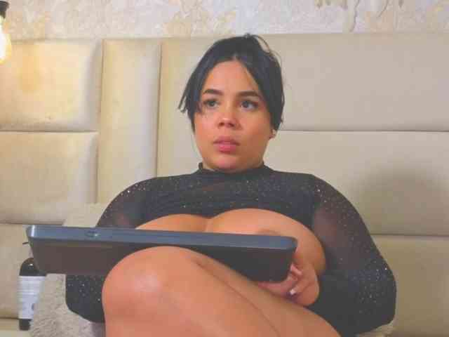 EmilyQueen3xx webcam