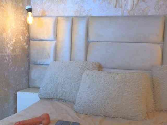 EmilyQueen3xx webcam