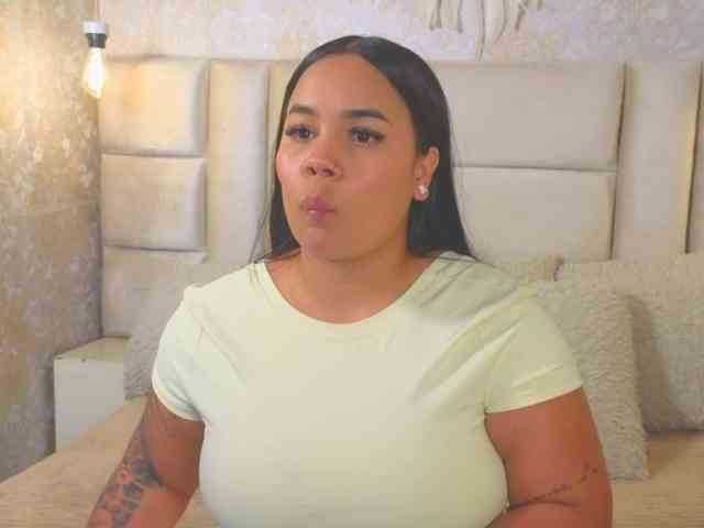 EmilyQueen3xx webcam