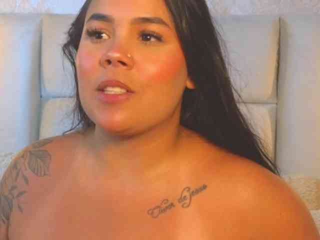 EmilyQueen3xx webcam