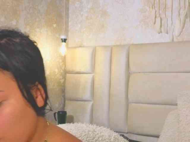 EmilyQueen3xx webcam